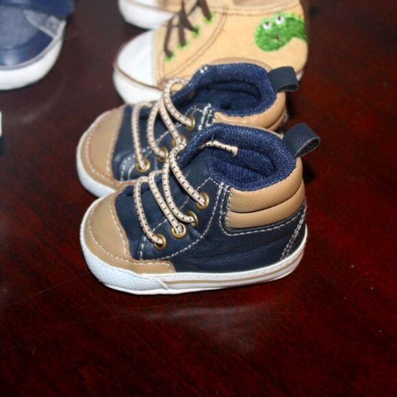 Lot of 4 Pairs Baby Boy Shoes Newborn NB - Picture 9 of 10